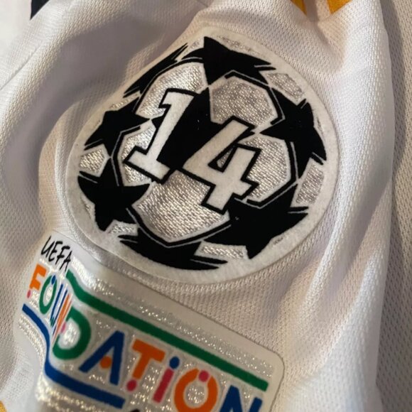 23-24 Real Madrid vini jersey - Picture 2 of 2